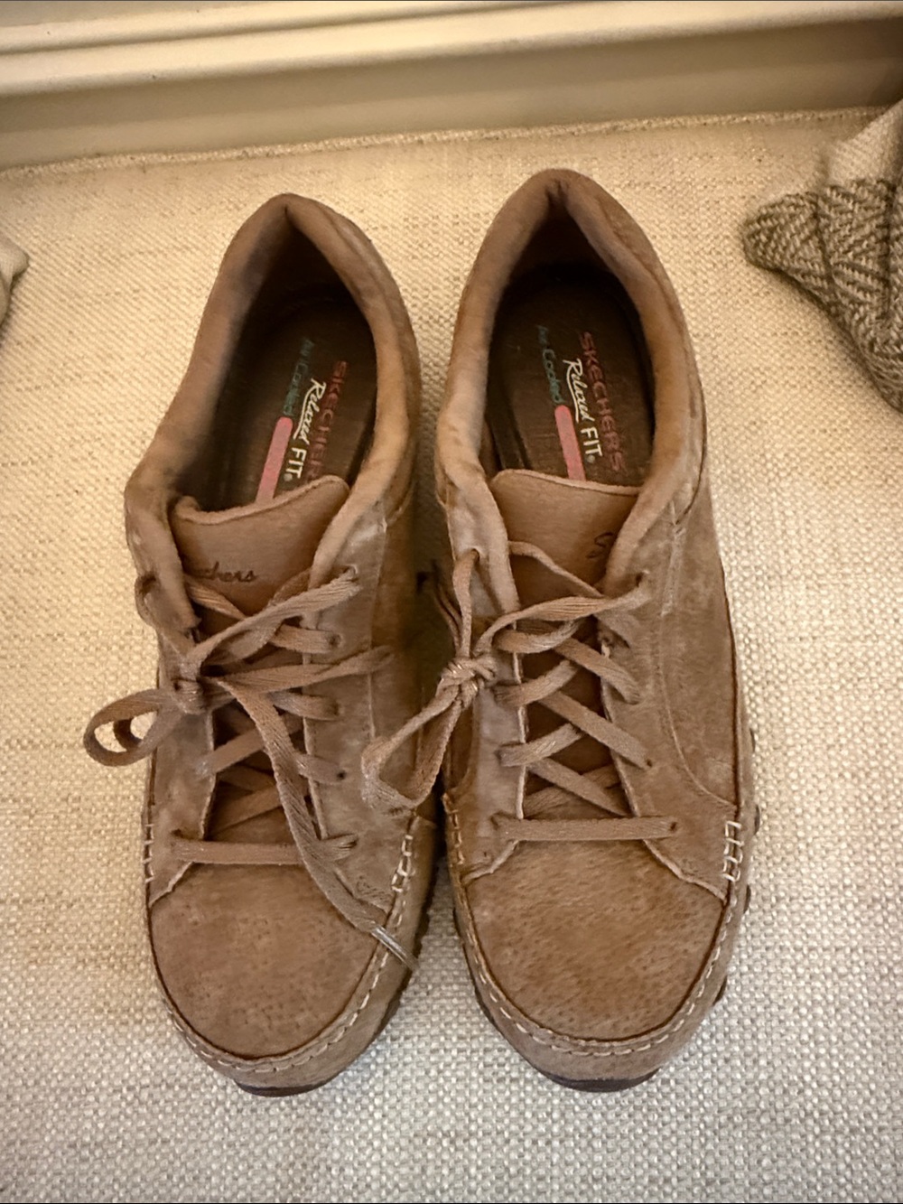 NWOT Skechers Relaxed Fit Women’s Taupe Suede Loafers Slip-Ons